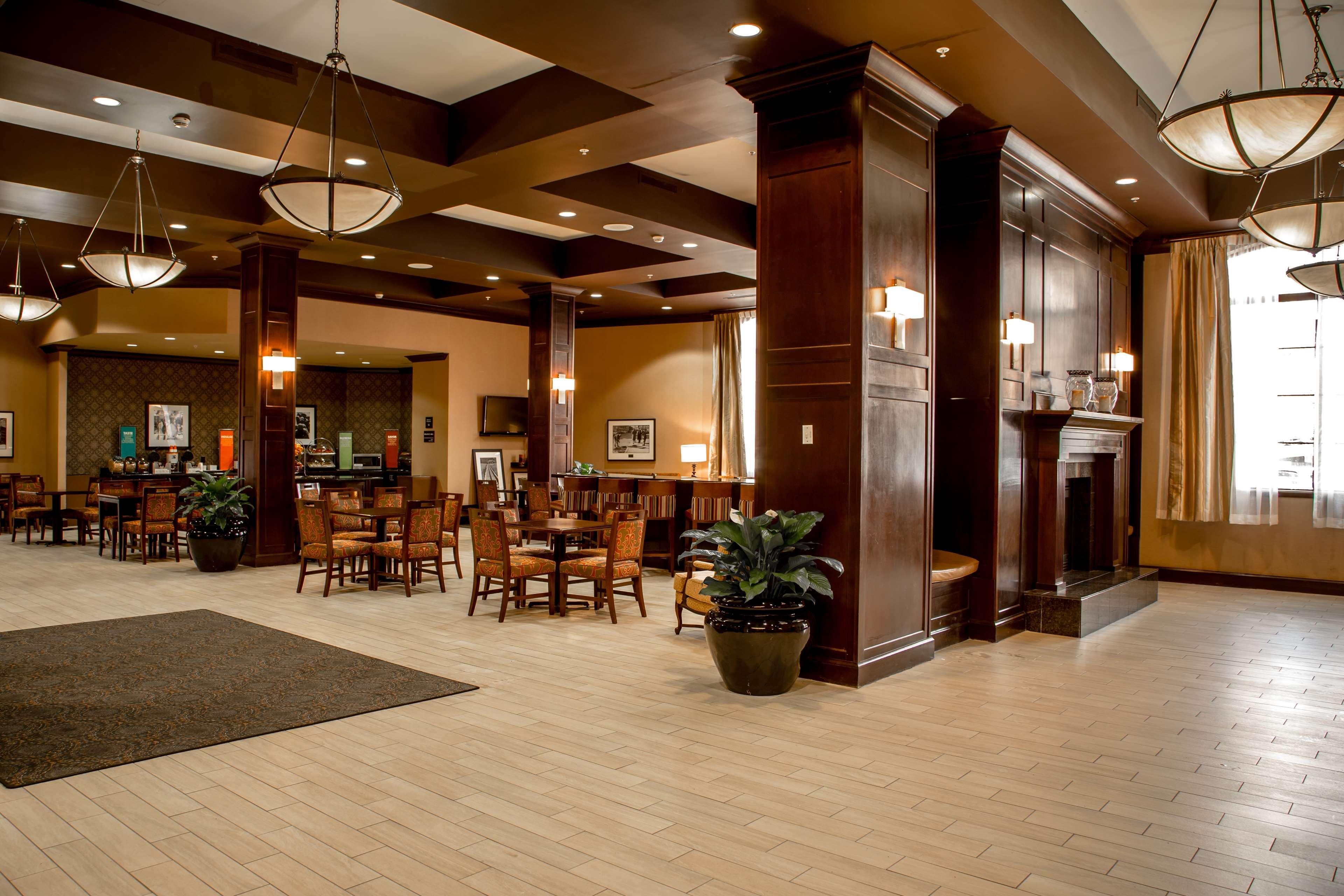 Hampton Inn & Suites Albany-Downtown Экстерьер фото