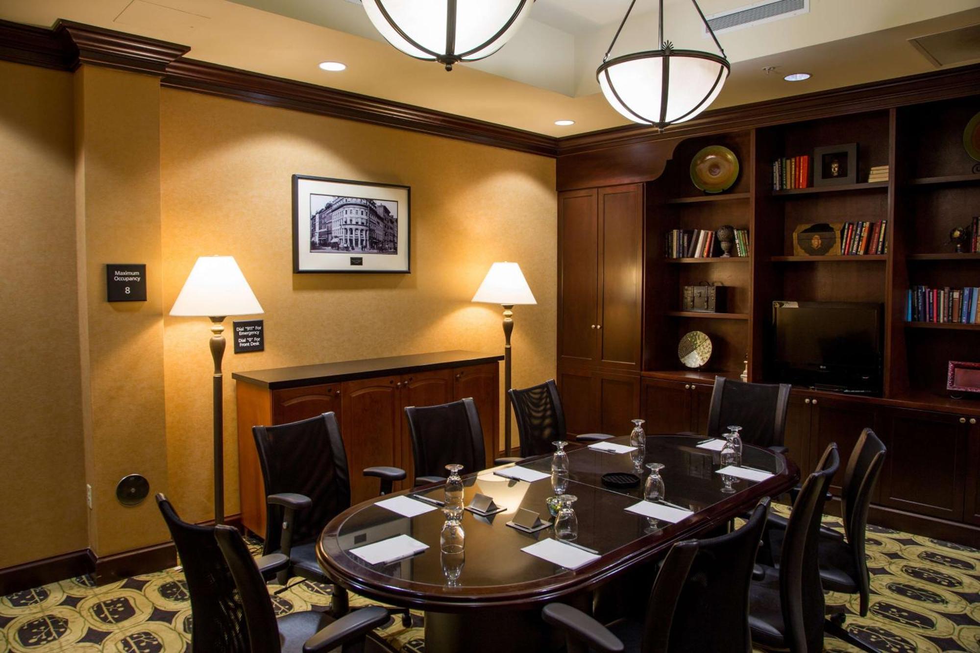 Hampton Inn & Suites Albany-Downtown Экстерьер фото