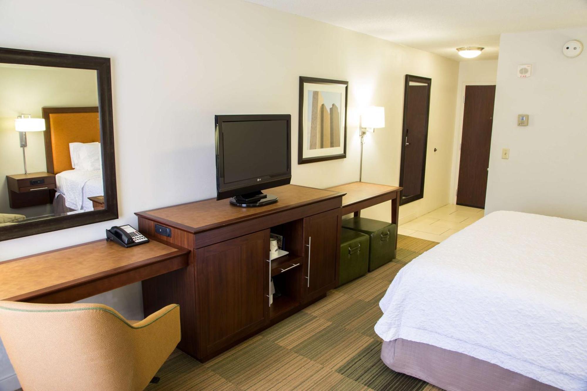 Hampton Inn & Suites Albany-Downtown Экстерьер фото