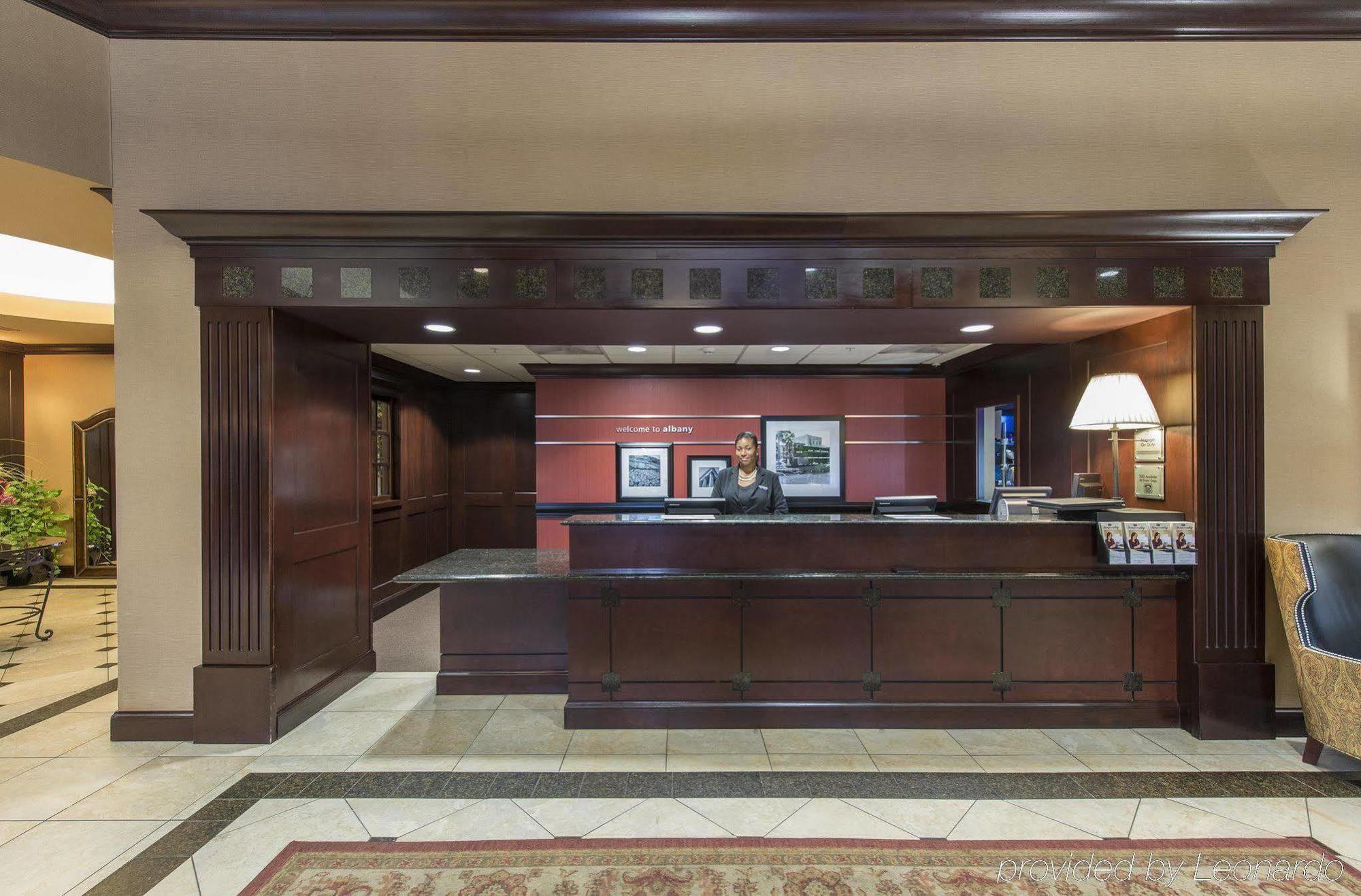 Hampton Inn & Suites Albany-Downtown Экстерьер фото