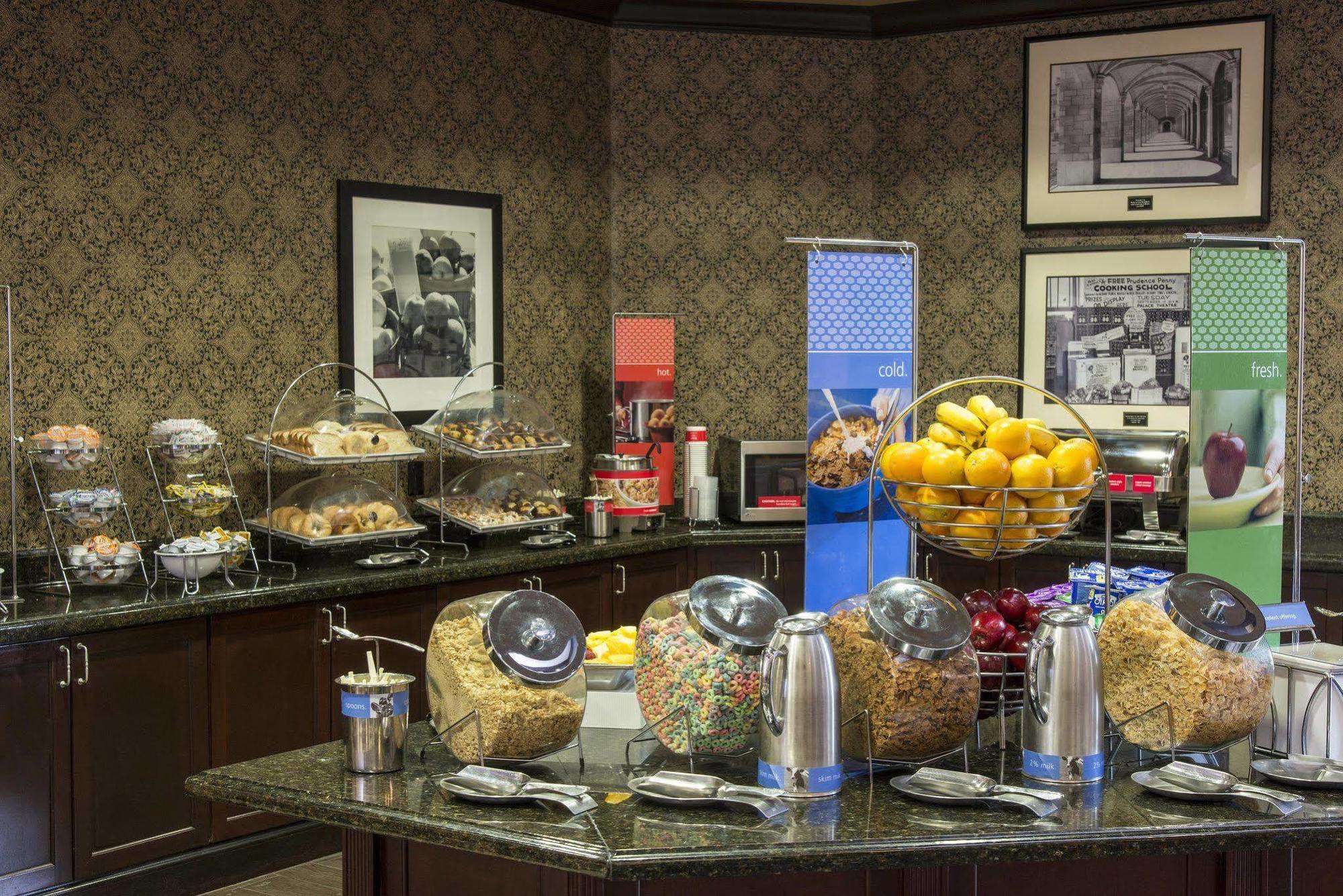 Hampton Inn & Suites Albany-Downtown Экстерьер фото